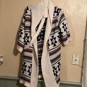 A synchronize pattern cardigan